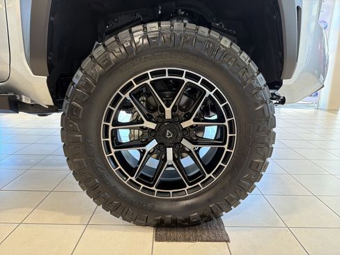 New 2025 Toyota Tacoma TRD Off-Road AWD/4WD image 11