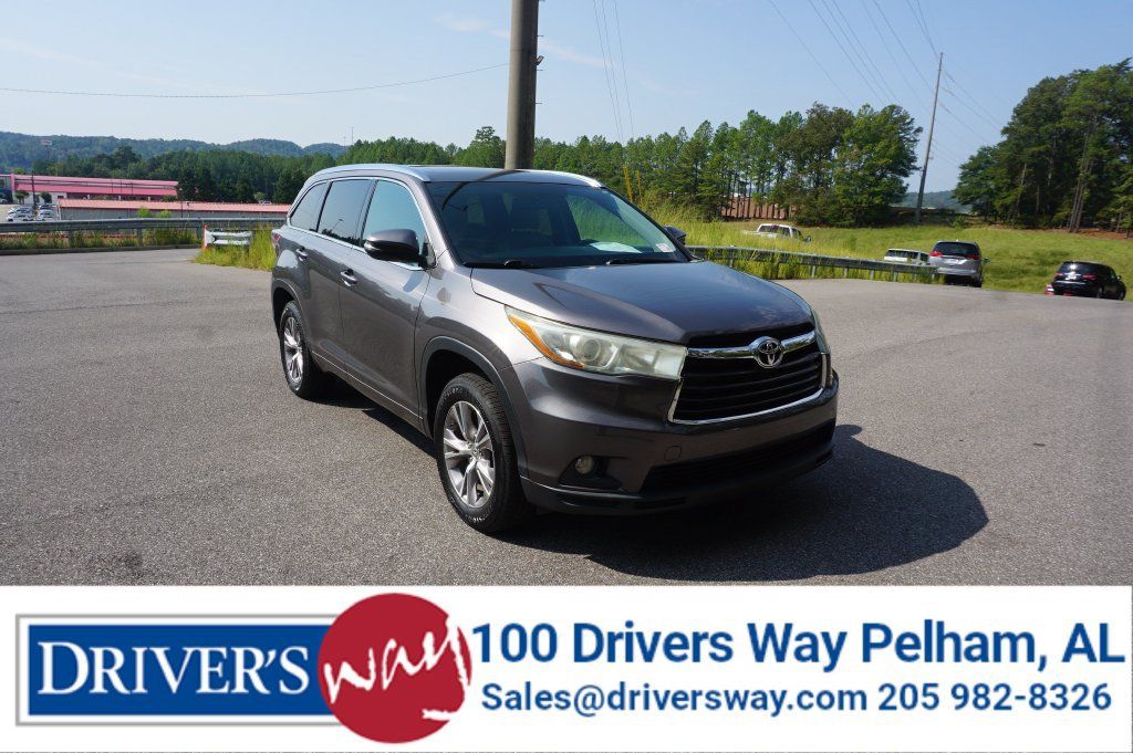 Used 2015 Toyota Highlander XLE FWD image 1