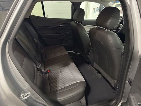 Used 2025 Chevrolet Trax LT w/ LT Convenience Package FWD image 23
