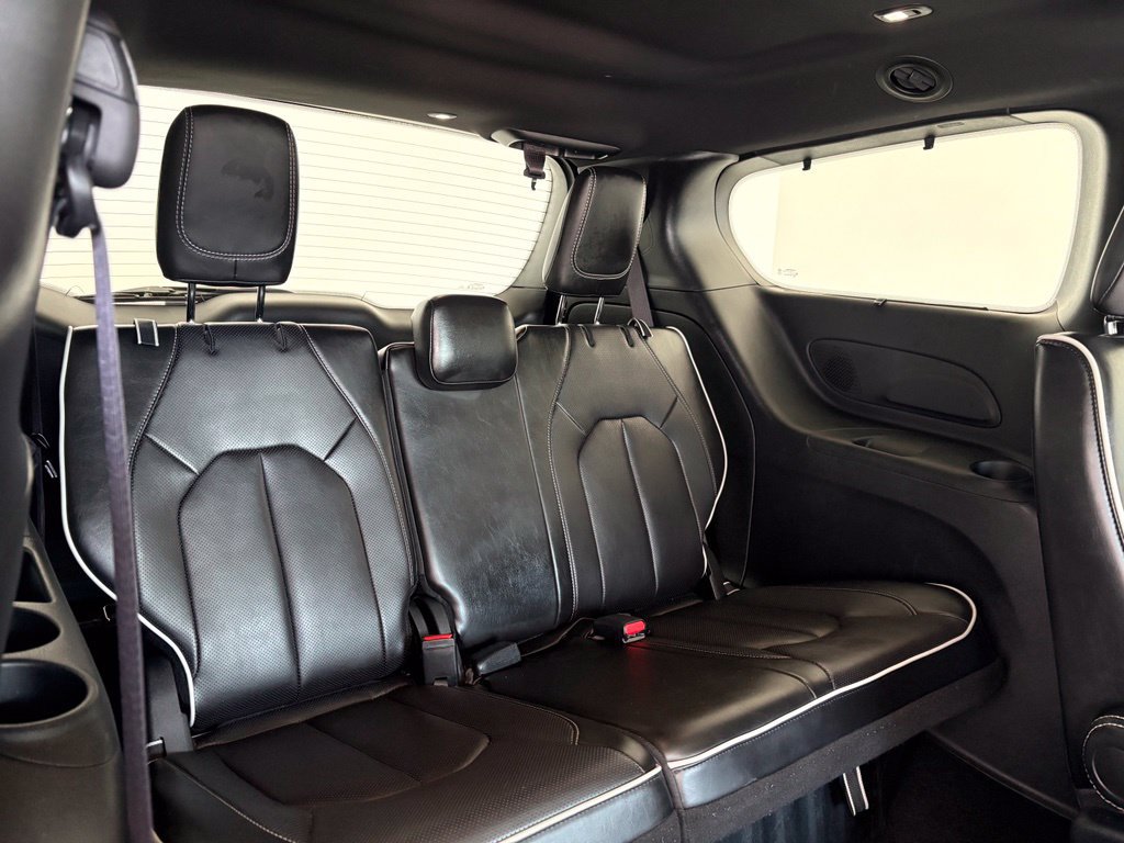 Used 2025 Chrysler Pacifica Limited FWD image 41