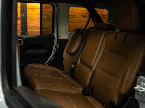 Used 2023 Jeep Wrangler Unlimited Sahara image 10