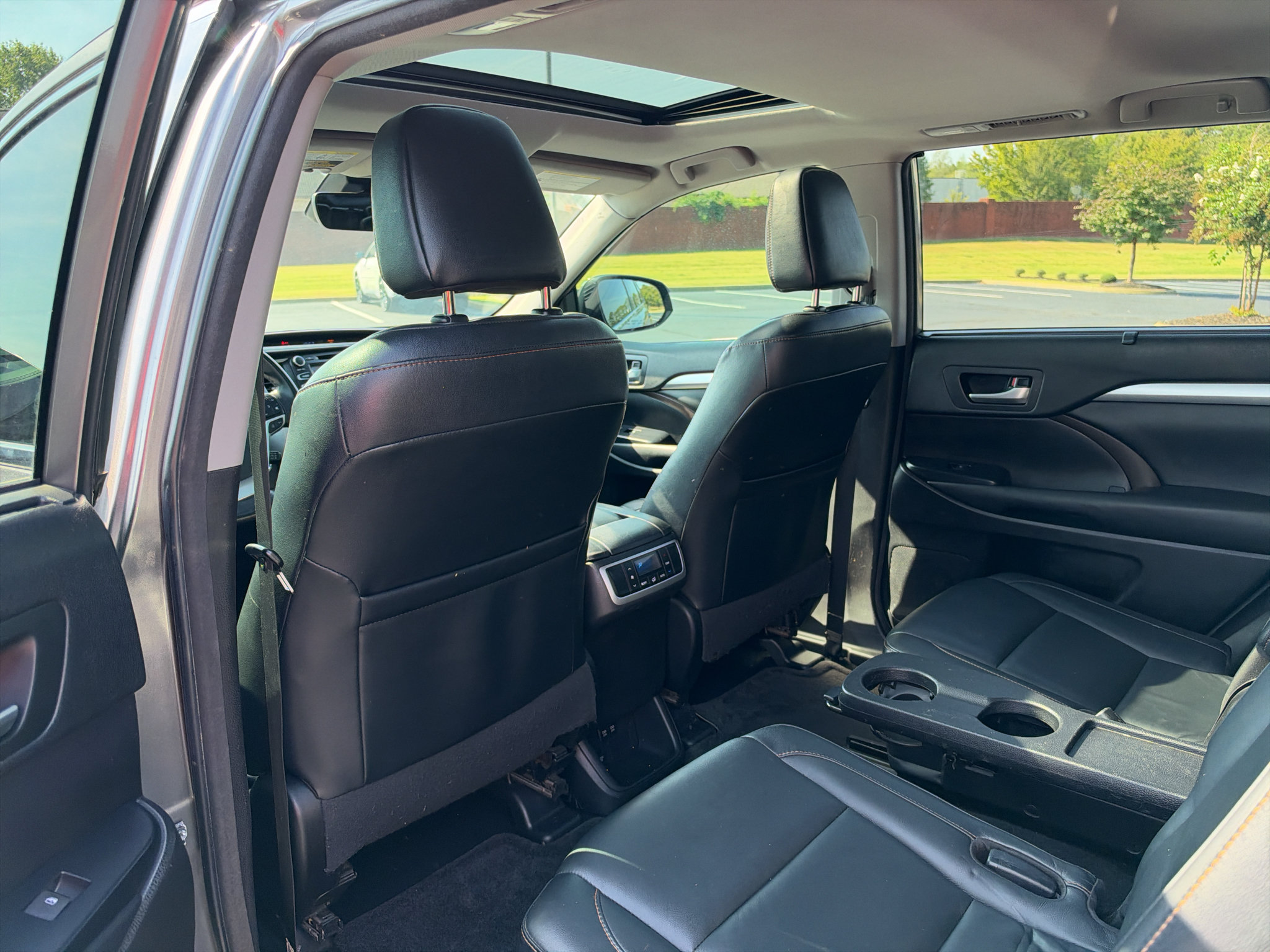 Used 2018 Toyota Highlander XLE FWD image 13