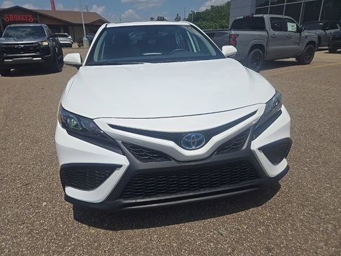Used 2023 Toyota Camry SE FWD image 2