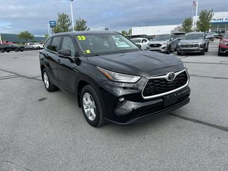 Used 2023 Toyota Highlander LE AWD/4WD video 1