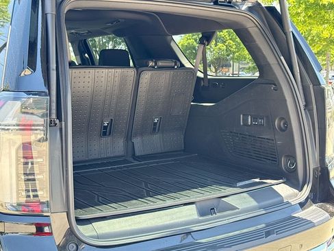 Used 2025 Chevrolet Suburban Premier w/ Sun And Tow Package AWD/4WD image 34