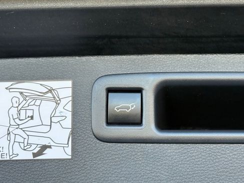 Certified 2024 Toyota Highlander XLE image 16