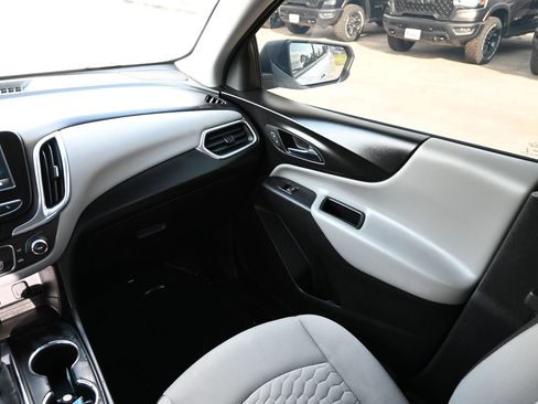 Used 2018 Chevrolet Equinox LS image 18