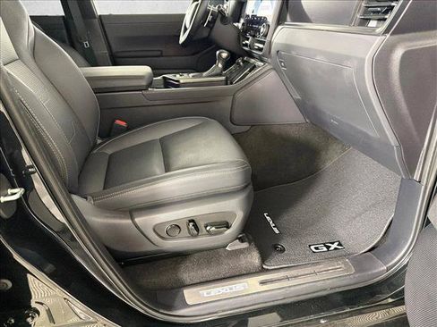 Used 2025 Lexus GX 550 w/ Accessory Package (2T) AWD/4WD image 14