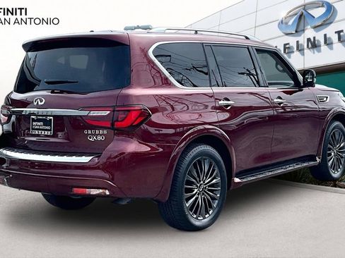 Used 2023 INFINITI QX80 Premium Select w/ All-Season Package RWD image 2