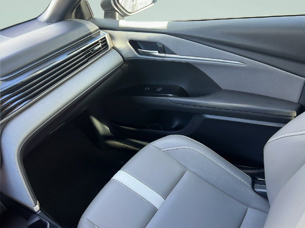 Used 2025 Toyota Camry SE FWD image 12