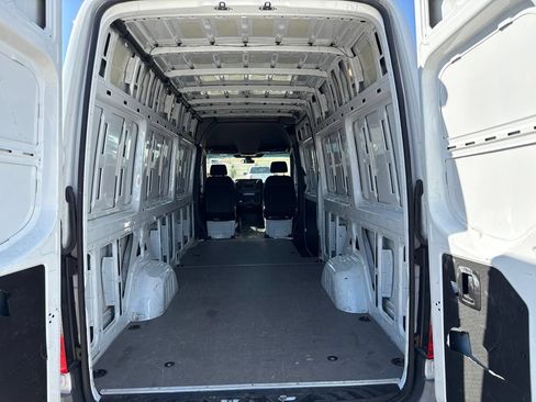 Used 2023 Mercedes-Benz Sprinter 2500 image 8