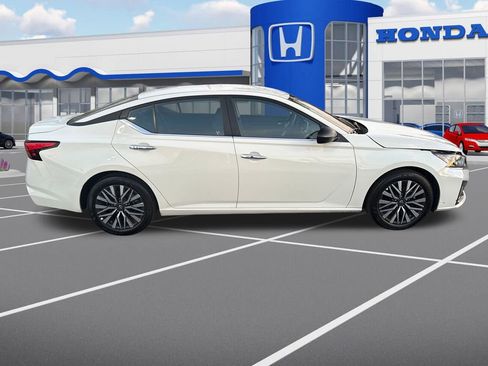 Used 2025 Nissan Altima 2.5 SV FWD image 10