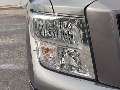 Used 2024 Nissan Titan SV w/ SV Convenience Package image 9