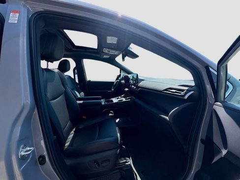 Used 2024 Toyota Sienna XLE Woodland Edition image 30