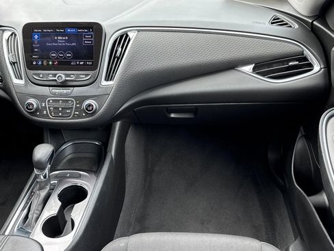 Used 2021 Chevrolet Malibu LT FWD image 28