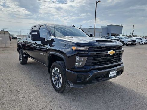 Used 2025 Chevrolet Silverado 2500 Custom w/ Custom Value Package AWD/4WD image 2