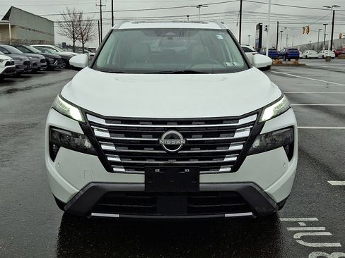 Used 2024 Nissan Rogue SL w/ SL Premium Package image 2