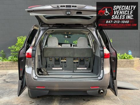 Used 2016 Toyota Sienna LE FWD image 10