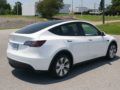 Used 2021 Tesla Model Y Long Range image 7