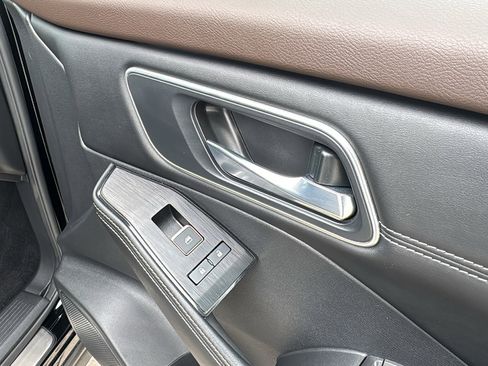 Used 2022 Nissan Rogue Platinum w/ Head-Up Display Package image 31