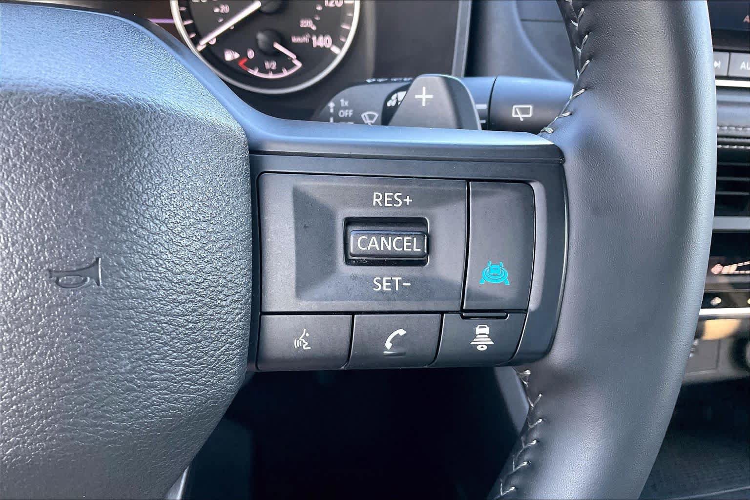 Used 2025 Nissan Rogue SV FWD image 24