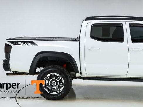 Used 2018 Toyota Tacoma TRD Off-Road image 48