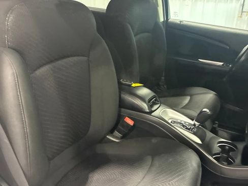 Used 2019 Dodge Journey SE w/ Connectivity Group FWD image 26