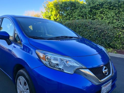 Used 2017 Nissan Versa Note SV FWD image 2