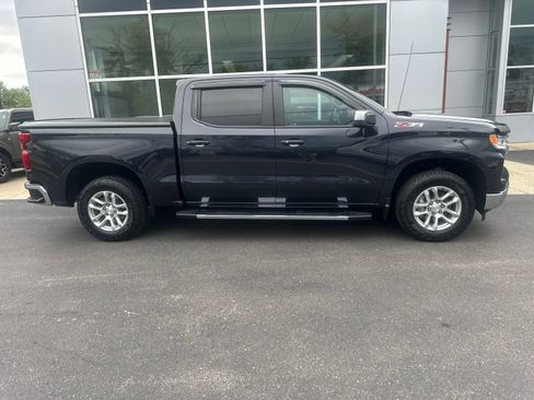 Used 2024 Chevrolet Silverado 1500 LT w/ Z71 Off-Road Package AWD/4WD image 2