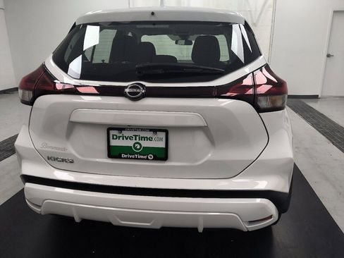 Used 2024 Nissan Kicks S FWD image 7
