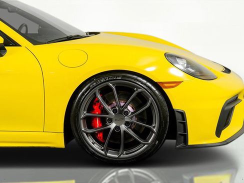 Used 2020 Porsche 718 Cayman GT4 image 8