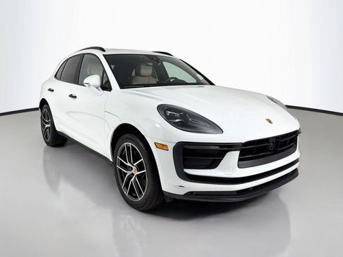 Used 2023 Porsche Macan AWD/4WD image 31