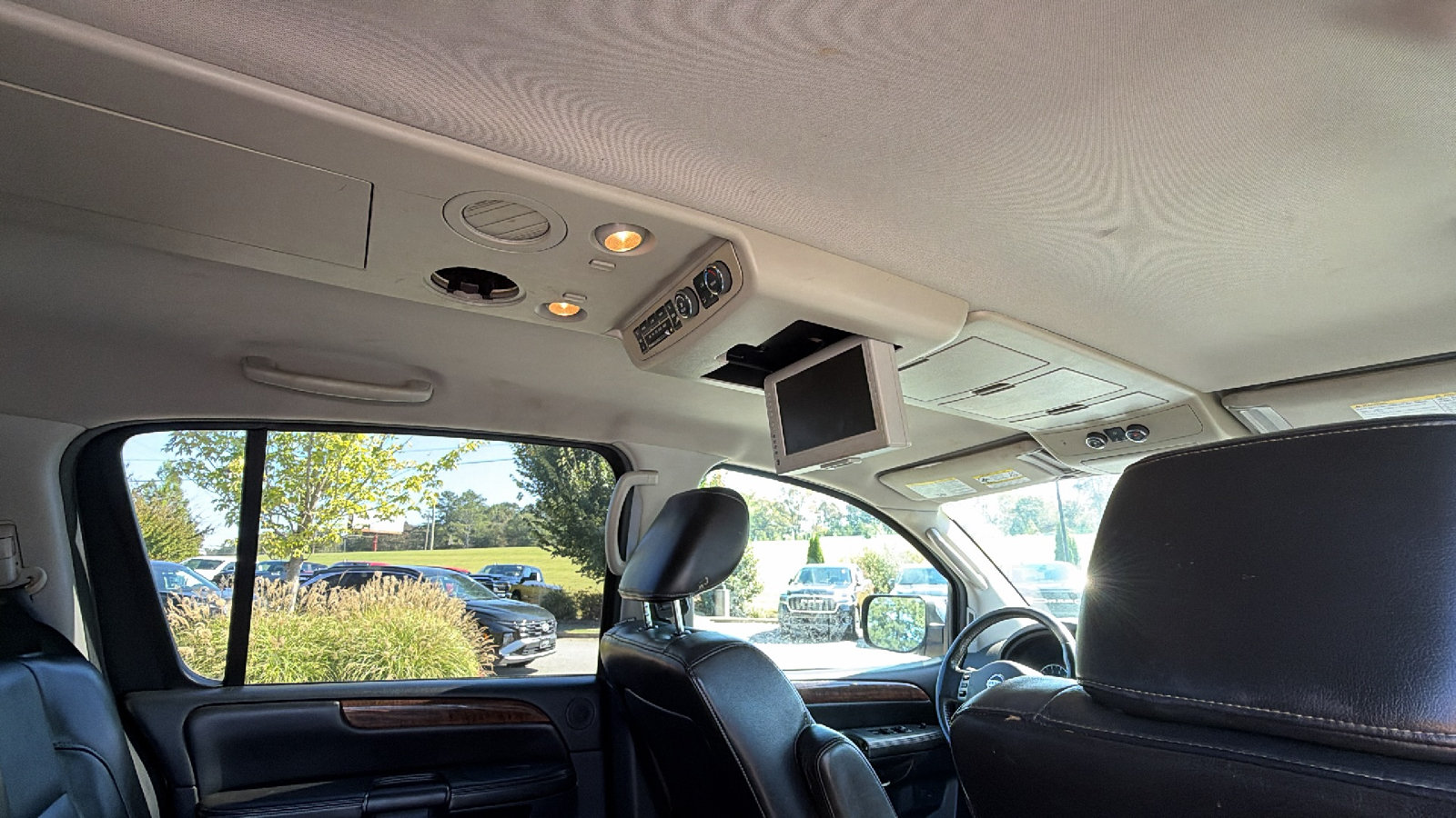 Used 2010 Nissan Armada Titanium AWD/4WD image 22
