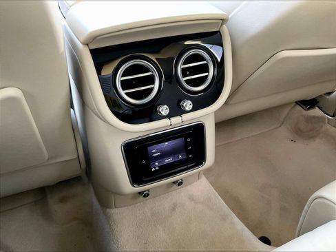 Used 2017 Bentley Bentayga AWD/4WD image 10