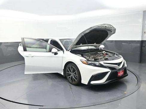 Used 2024 Toyota Camry SE FWD image 38