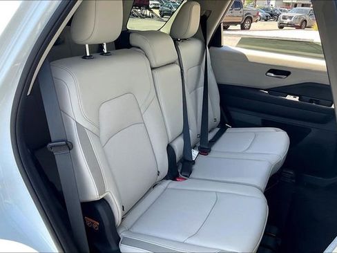 New 2026 Nissan Pathfinder SL image 15