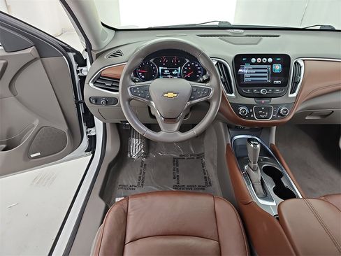 Used 2018 Chevrolet Malibu LT w/ Leather Package image 19