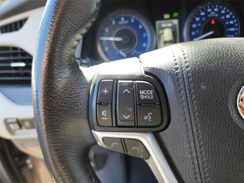 Used 2020 Toyota Sienna XLE image 23