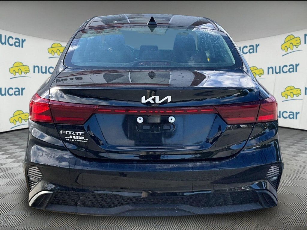 Used 2023 Kia Forte LXS FWD image 3