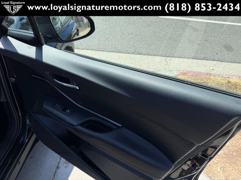 Used 2018 Toyota C-HR XLE FWD image 35