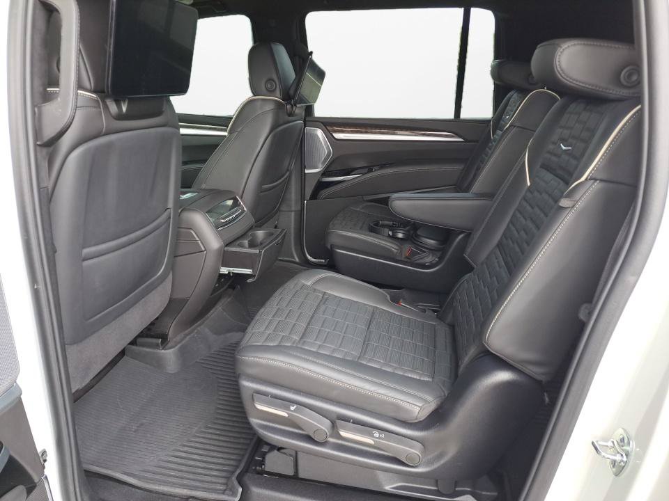 Used 2025 Cadillac Escalade ESV Sport Platinum AWD/4WD image 12