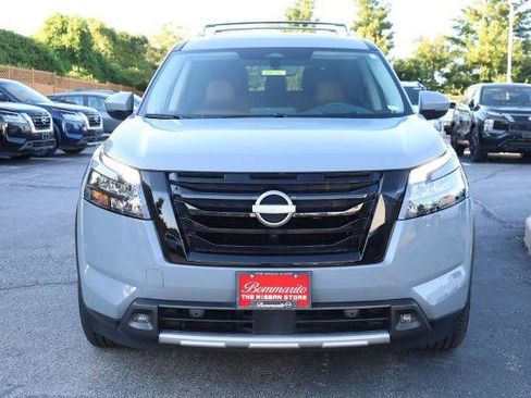 Certified 2025 Nissan Pathfinder Platinum w/ Lighting Package (N92) AWD/4WD image 4