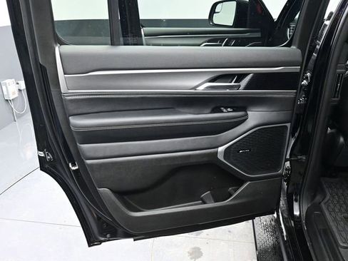New 2026 Jeep Grand Wagoneer Limited AWD/4WD image 9