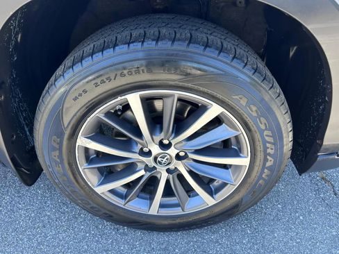 Used 2017 Toyota Highlander Plus w/ Carpet Mat Package image 36