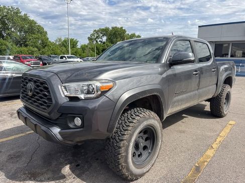 Used 2020 Toyota Tacoma TRD Off-Road AWD/4WD image 2