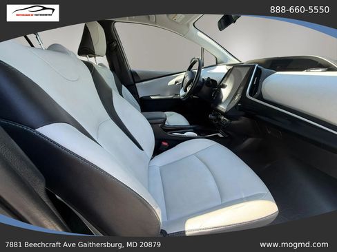 Used 2017 Toyota Prius Prime Premium FWD image 3