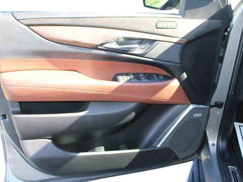 Used 2018 Cadillac Escalade Premium Luxury image 10