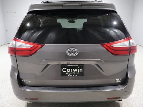 Used 2015 Toyota Sienna XLE AWD/4WD image 3