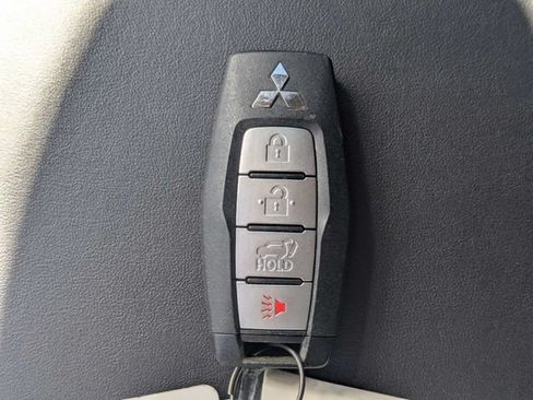 Used 2023 Mitsubishi Outlander SE FWD image 32