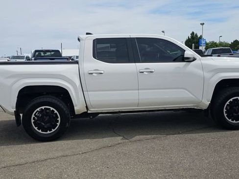 Used 2024 Toyota Tacoma SR5 AWD/4WD image 9